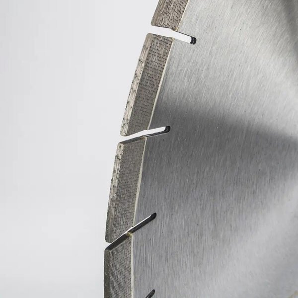 DIAMOND BLADE FOR QUARTZITE QUARTZ ENGINEERING STONE – Precision Cutting with Array-Pattern Segments